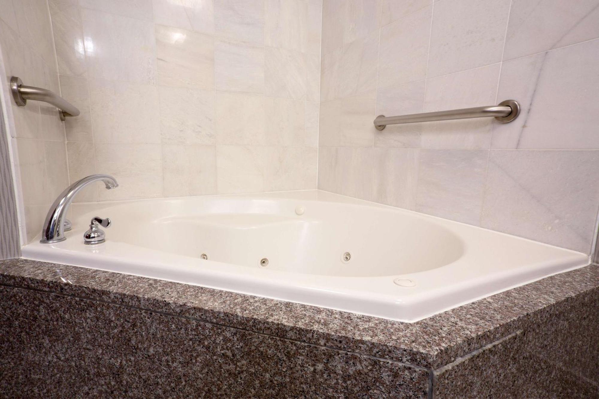 Drury Inn & Suites Columbus Grove City Eksteriør billede