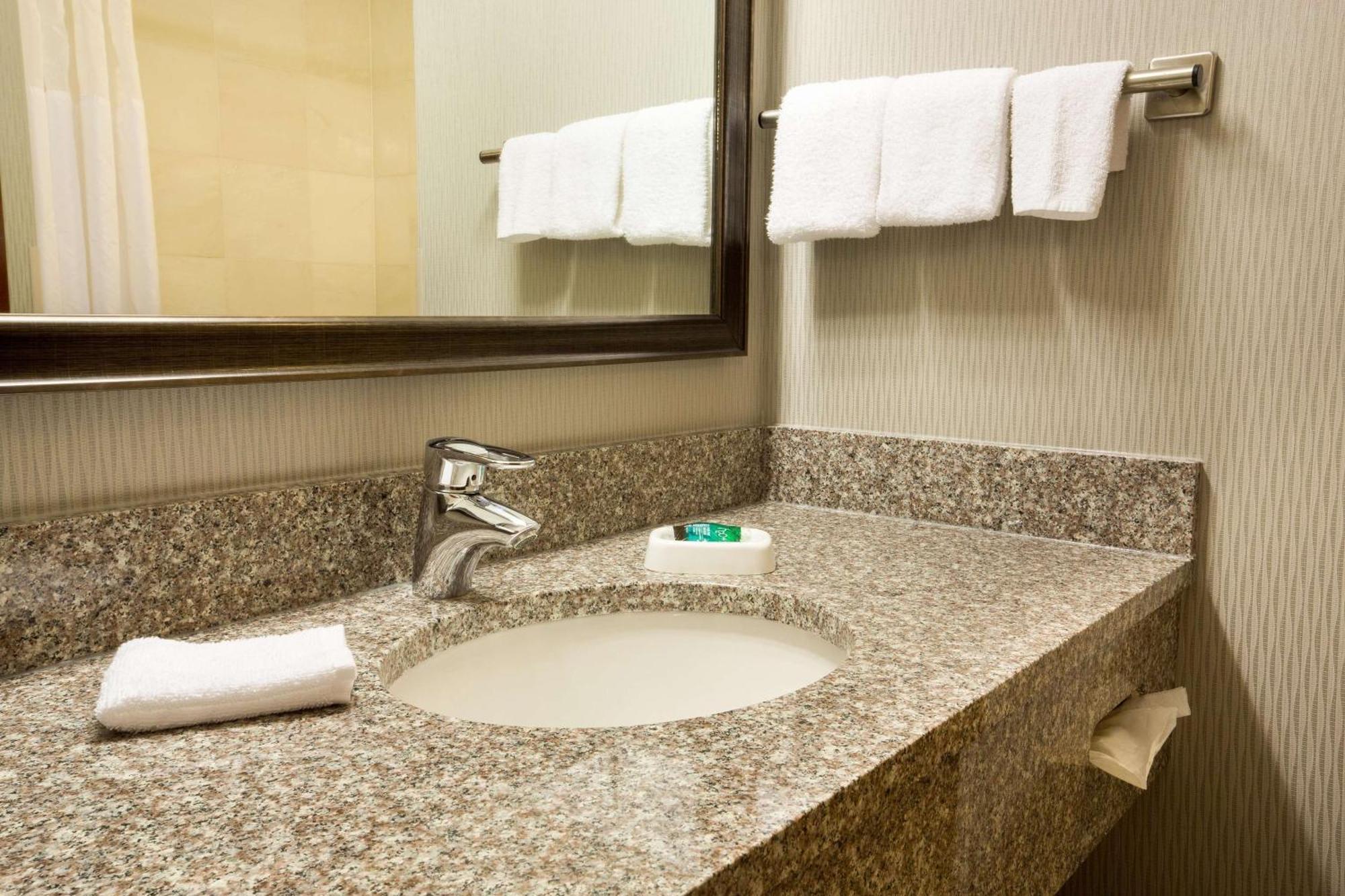 Drury Inn & Suites Columbus Grove City Eksteriør billede